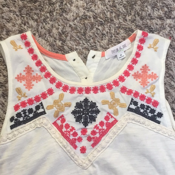 Embroidered Tank - Picture 2 of 4